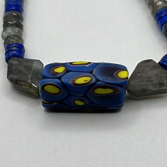 ARTISAN LABRADORITE, LAPIS, AND AFRICAN TRADE BEAD BRACELET WITH STERLING CLASP - Picture 4 of 9